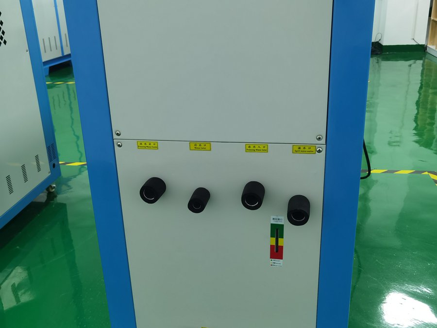 水冷螺桿式冷水機(jī) 水冷螺桿式冷水機(jī)